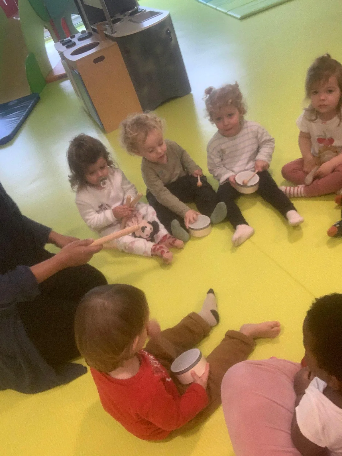 Atelier d'éveil musical en crèche au Pays Basque